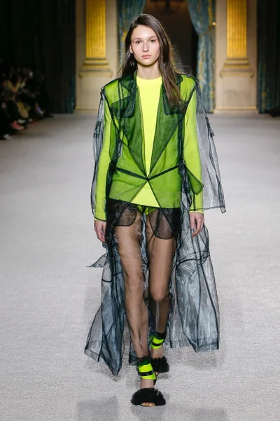 Look 50